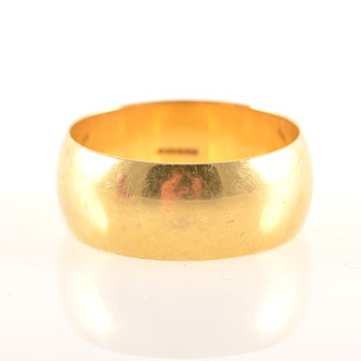 Lot 232 - An 18 carat yellow gold wedding band.