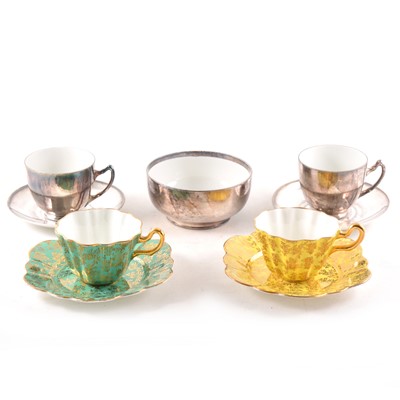 Lot 86 - Small collection of Royal Crown Derby Posies pattern tableware, including a cake stand.