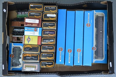 Lot 53 - Airfix and Mainline OO gauge model railways; a collection.