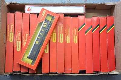 Lot 57 - Hornby, Tri-ang and Lima OO gauge model railway passenger coaches; including Pullman