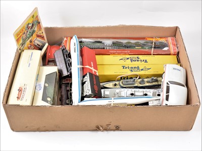 Lot 23 - OO gauge railway models and other models; including Hornby 'Flying Scotsman' and Minic ships.