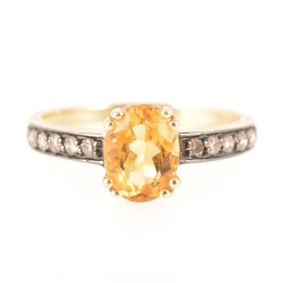 Lot 209 - A citrine and chocolate diamond ring.