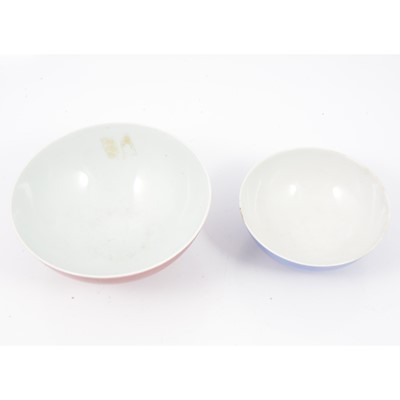 Lot 84 - Two Chinese porcelain bowls
