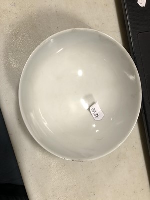 Lot 84 - Two Chinese porcelain bowls
