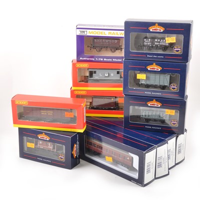 Lot 33 - Twelve Bachman and Hornby OO gauge model railway rolling stock