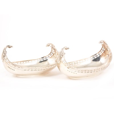 Lot 131 - A pair of silver boat shape dishes