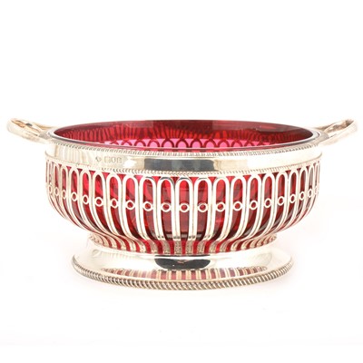 Lot 122 - An Edwardian silver bowl