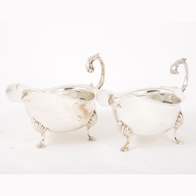 Lot 130 - Pair of George II style silver sauceboats, Elkington & Co., Birmingham 1909-1912