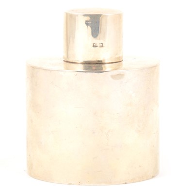 Lot 152 - A plain silver tea caddy