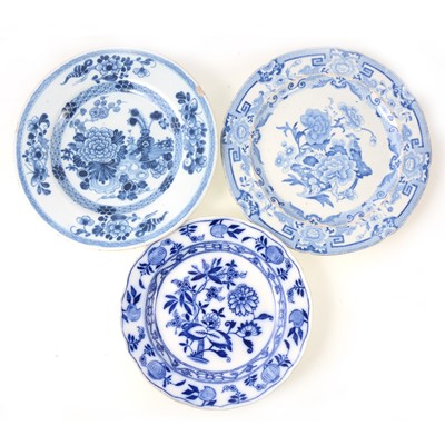 Lot 55 - Chinese blue and white plate and other plates