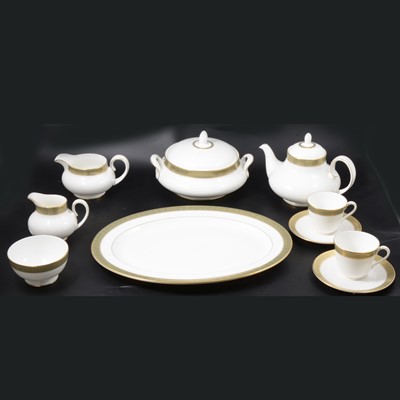 Lot 121 - Royal Doulton 'Belvedere' pattern H5001 dinner and tea service.
