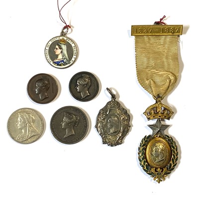 Lot 126 - Victoria visit to the City of London 1837, small white metal medal, and others