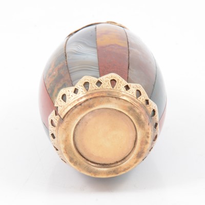 Lot 108 - Scottish hardstone and yellow metal vinaigrette