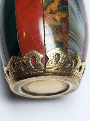 Lot 108 - Scottish hardstone and yellow metal vinaigrette