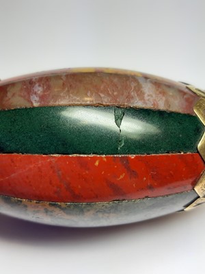 Lot 108 - Scottish hardstone and yellow metal vinaigrette