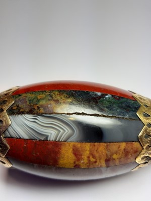 Lot 108 - Scottish hardstone and yellow metal vinaigrette