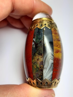Lot 108 - Scottish hardstone and yellow metal vinaigrette