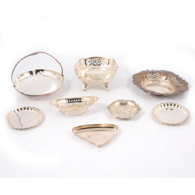 Lot 236 - Silver bonbon dishes and coasters