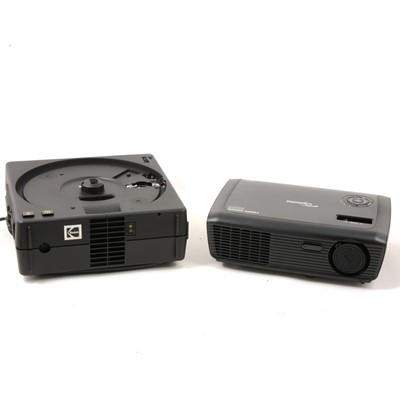 Lot 3 - Kodak Carousel S-AV 1050 and Optoma computer projector.