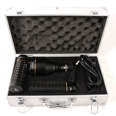 Lot 1 - Olight SR90 rechargeable LED torch