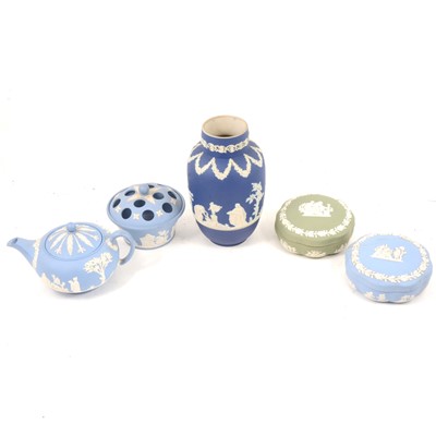Lot 60 - Wedgwood Jasperware plates and other ceramics.