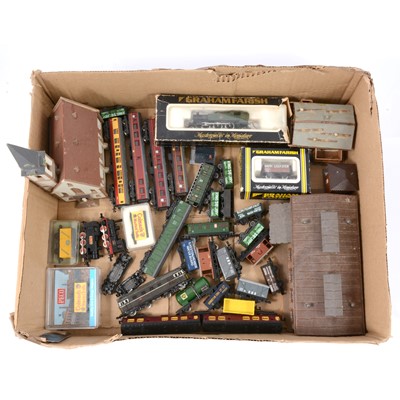 Lot 161 - N gauge model railway (one tray).