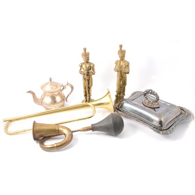 Lot 281 - Silver plated snuff box, other metalware
