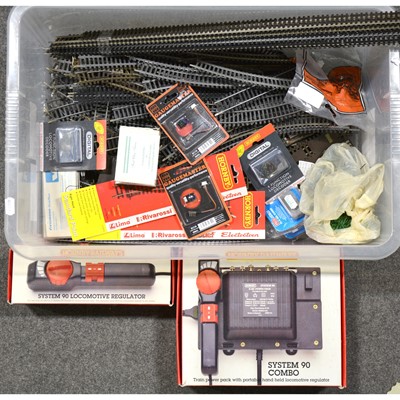 Lot 156 - OO gauge model railway accessories and track