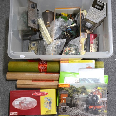 Lot 155 - OO gauge model railway track-side accessories