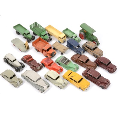 Lot 203 - Tray of loose play-worn Dinky Toys