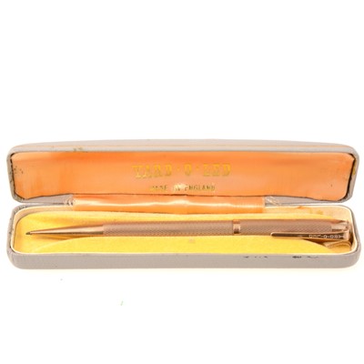 Lot 315 - Yard O Led - a 9 carat yellow gold propelling pencil.