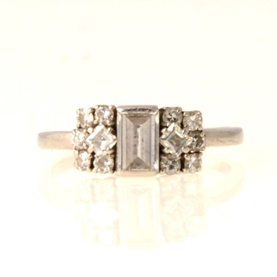 Lot 61 - A baguette and brilliant cut diamond ring