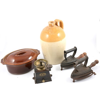 Lot 64 - Assorted brass, metalware, and nstomeware kitchenalia.