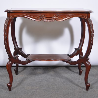 Lot 610 - Edwardian walnut centre table, shaped serpentine top