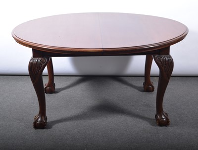 Lot 620 - Edwardian mahogany dining table and four chairs