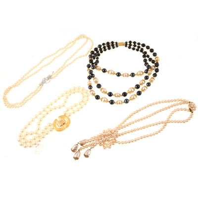 Lot 396 - Vintage multi-strand simulated pearl necklaces.