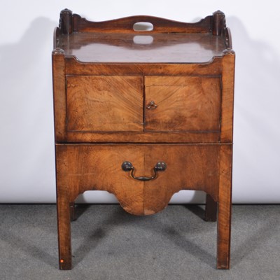Lot 607 - George III mahogany night cabinet