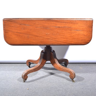 Lot 684 - Victorian mahogany pedestal dining table