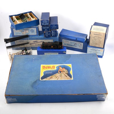 Lot 49 - Hornby Dublo OO gauge model railway collection, including EDP12 passenger train set.