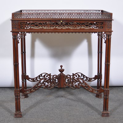 Lot 630 - Chippendale style mahogany liver table