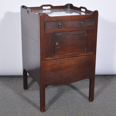 Lot 660 - George IV mahogany night cabinet