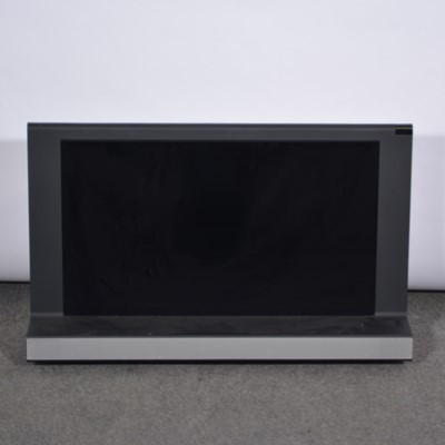 Lot 689 - Bang & Olufsen Beovision 8-32 television.