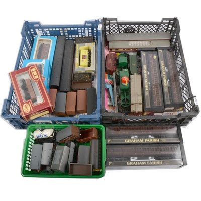 Lot 92 - Two trays of OO gauge model railway rolling-stock and passenger coaches.