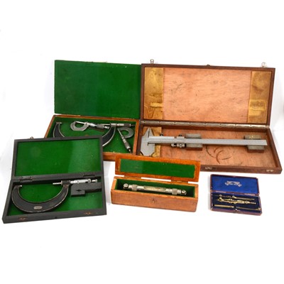 Lot 145 - Gauge by Etalon, boxed, other gauges and a level.