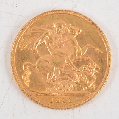 Lot 202 - George V gold Sovereign coin, 1911, 8g.