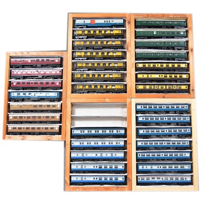 Lot 73 - Thirty-four OO gauge model railway passenger coaches