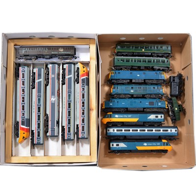 Lot 48 - Hornby and Tri-ang OO gauge model railway diesel locomotives.