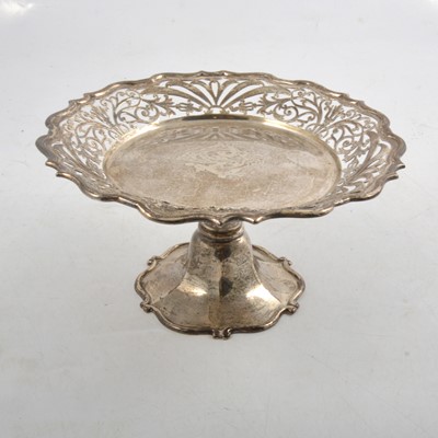 Lot 227 - A silver tazza, Sibray, Hall & Co Ltd, London 1902.