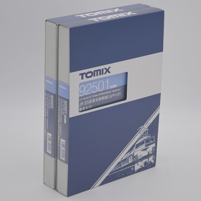 Lot 622 - Tomix Japan N gauge model railways, 92501, 92502 J.R. series E5 Tohoku Shinkansen 'Hayabusa'