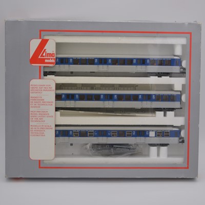 Lot 18 - Lima HO gauge ref 149728, 3-car set 'Conseil Regional Provence Alpes Cote D'Azur'
